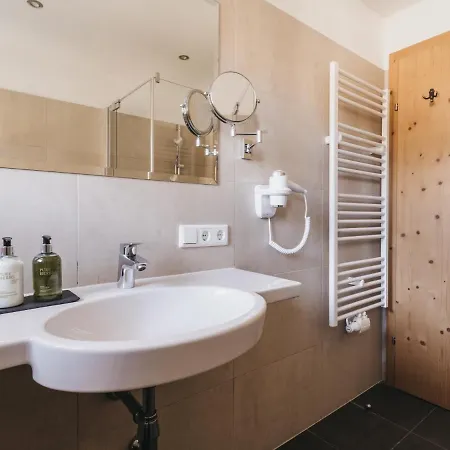 Hotel Vier Jahreszeiten By Vaya Inkl Zell Am See-kaprun Sommerkarte 4*