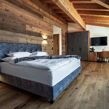 ホテル Vier Jahreszeiten カプルーン