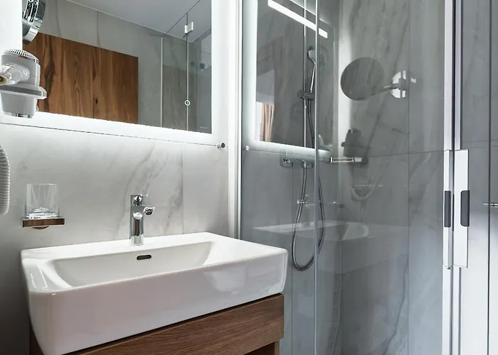 Vier Jahreszeiten ホテル カプルーン