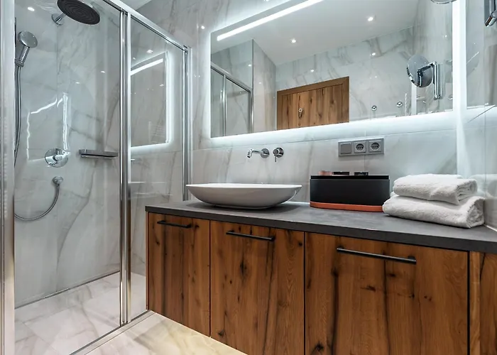 ホテル Vier Jahreszeiten カプルーン