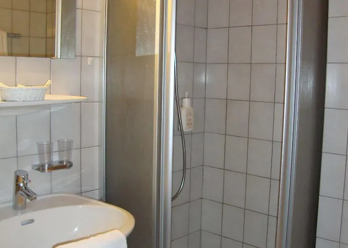 Vier Jahreszeiten Otel 4*